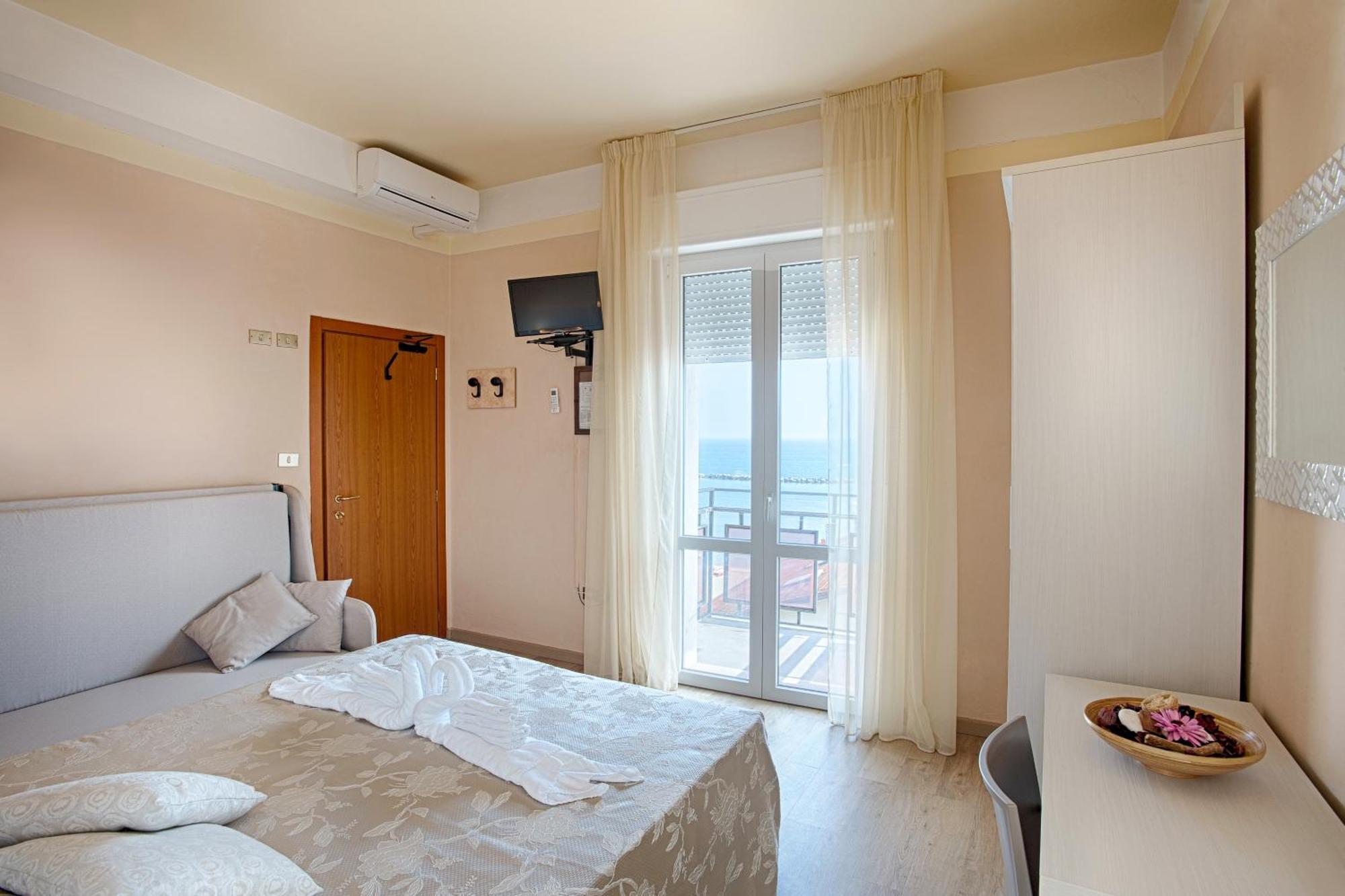 Hotel Barca D'Oro Bellaria-Igea Marina Buitenkant foto