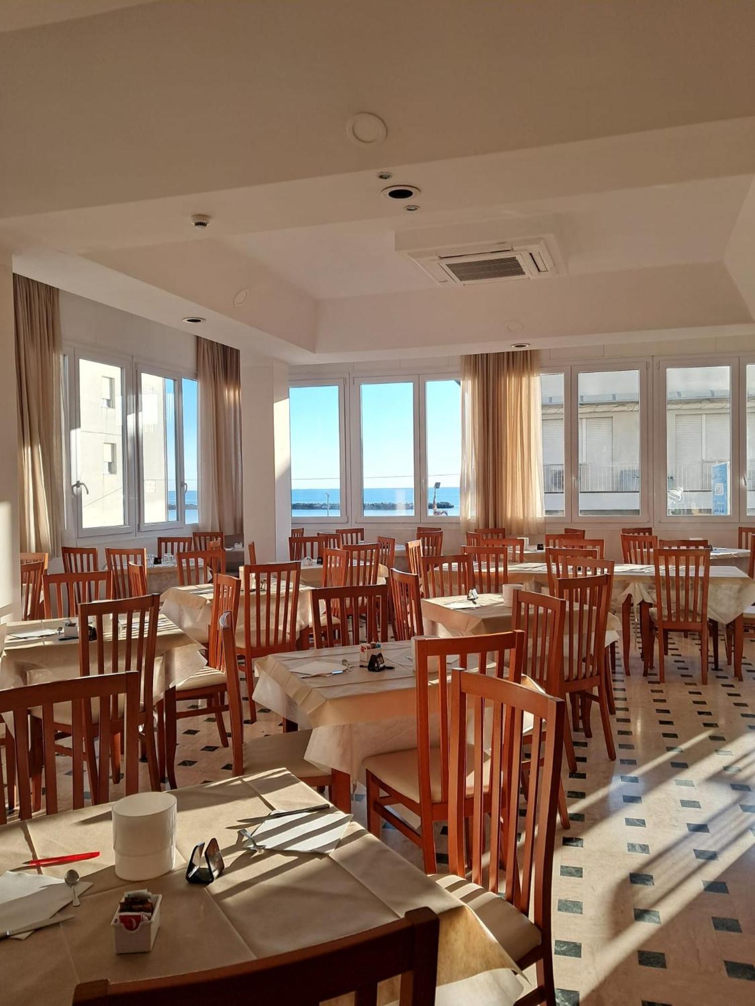 Hotel Barca D'Oro Bellaria-Igea Marina Buitenkant foto