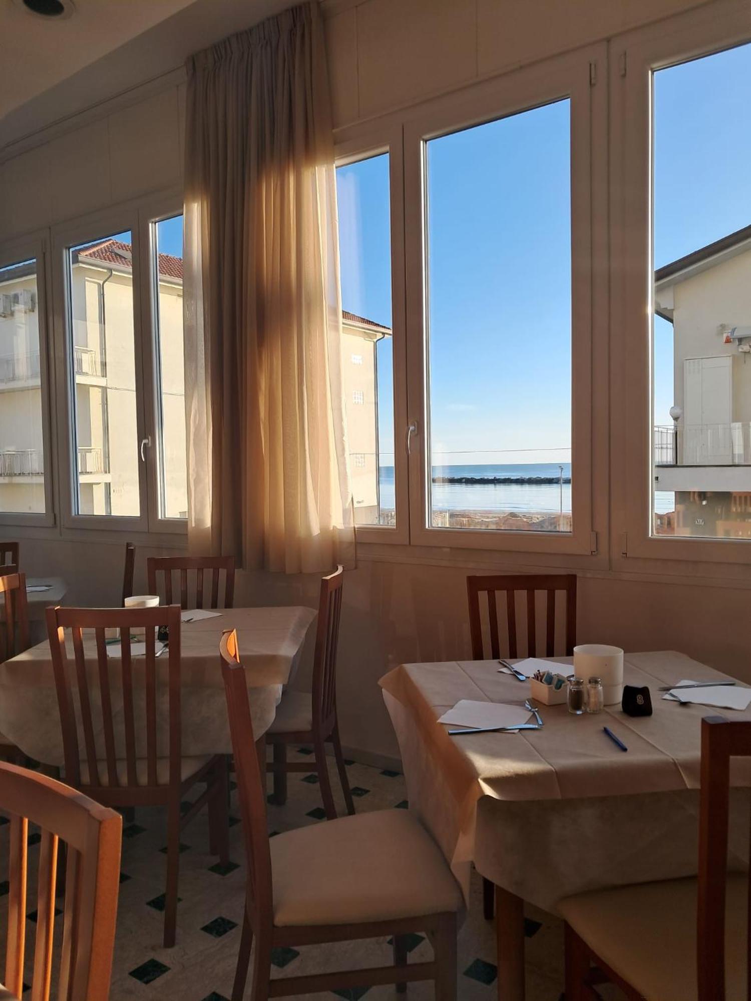 Hotel Barca D'Oro Bellaria-Igea Marina Buitenkant foto