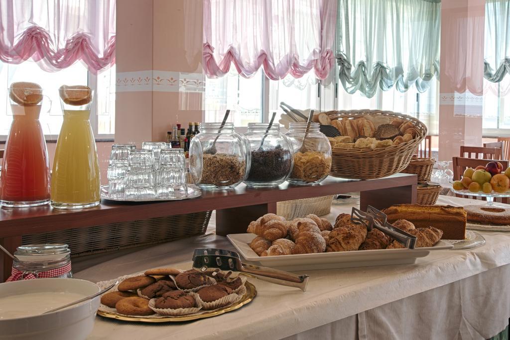 Hotel Barca D'Oro Bellaria-Igea Marina Buitenkant foto