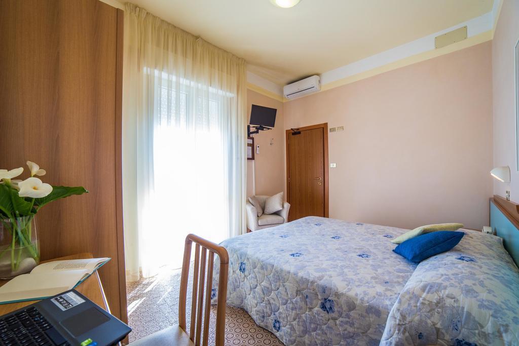 Hotel Barca D'Oro Bellaria-Igea Marina Buitenkant foto