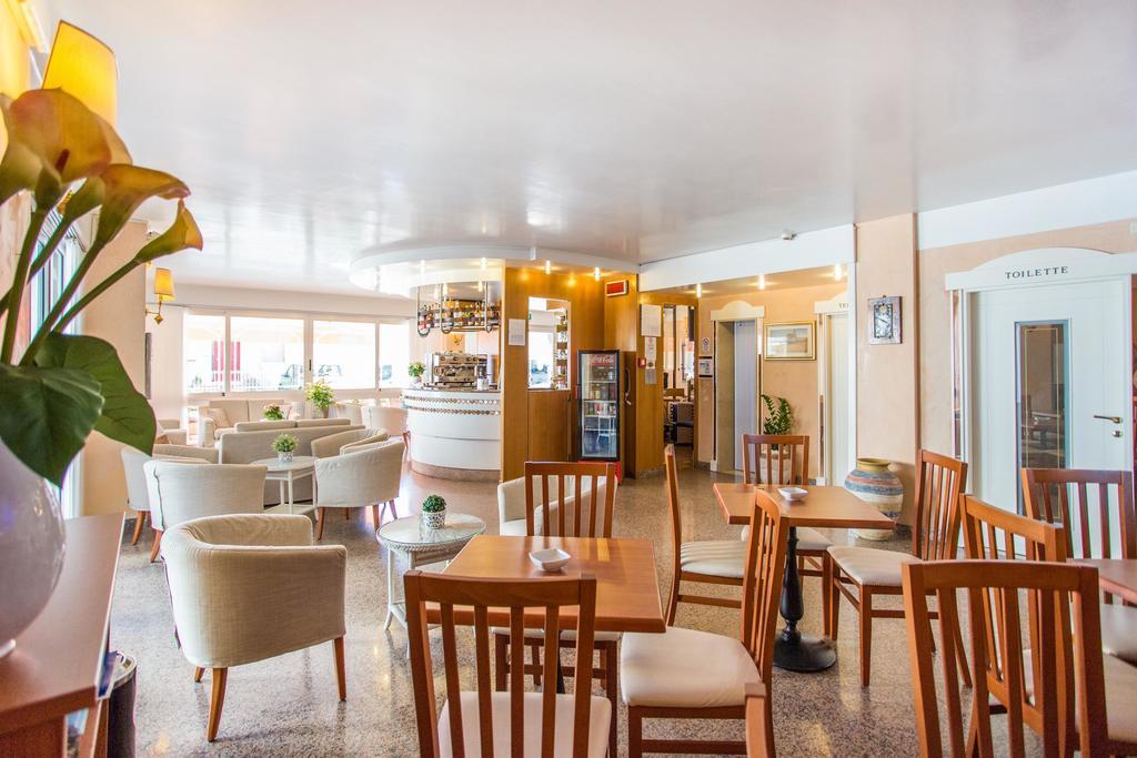 Hotel Barca D'Oro Bellaria-Igea Marina Buitenkant foto